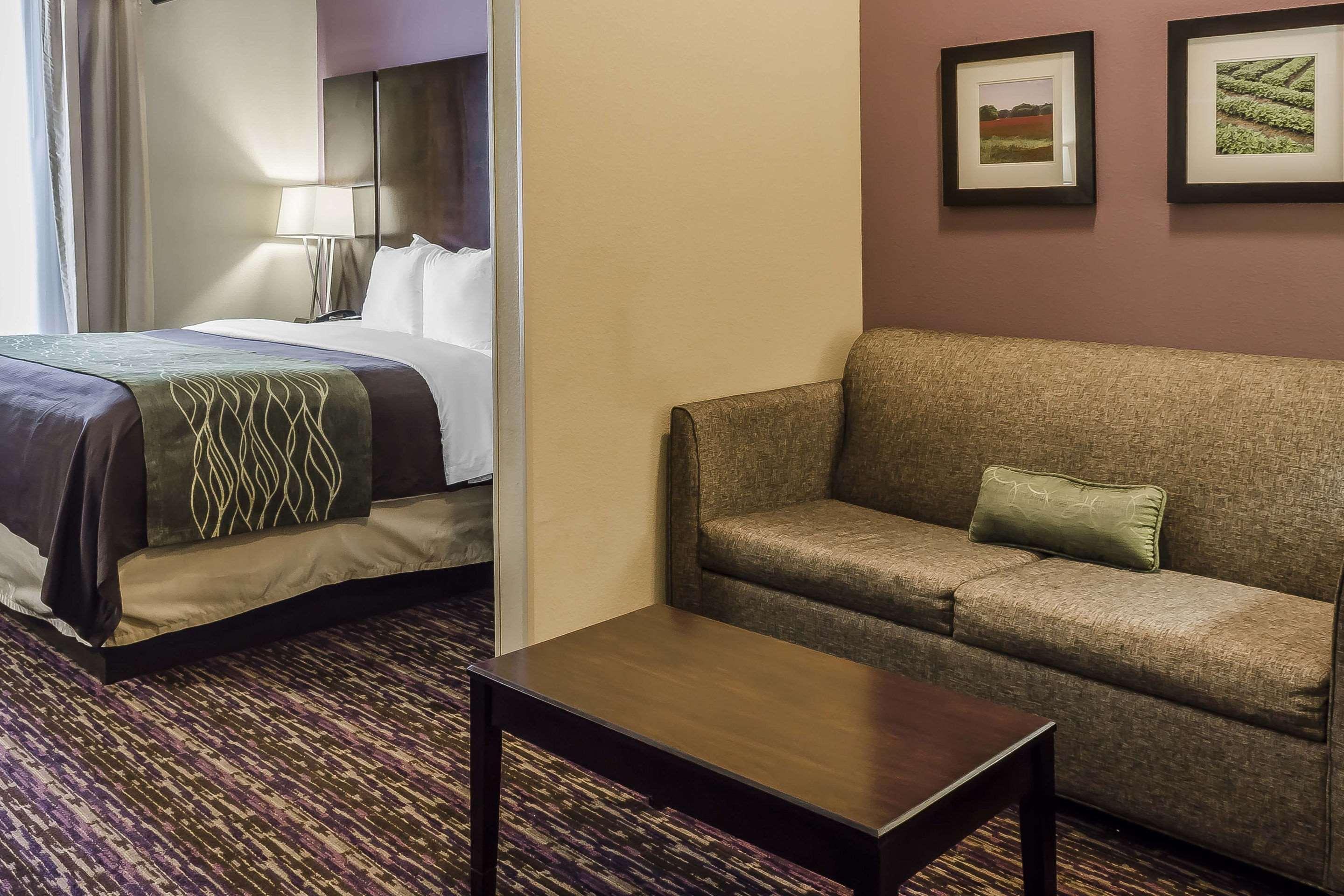 Comfort Inn & Suites Dothan East מראה חיצוני תמונה