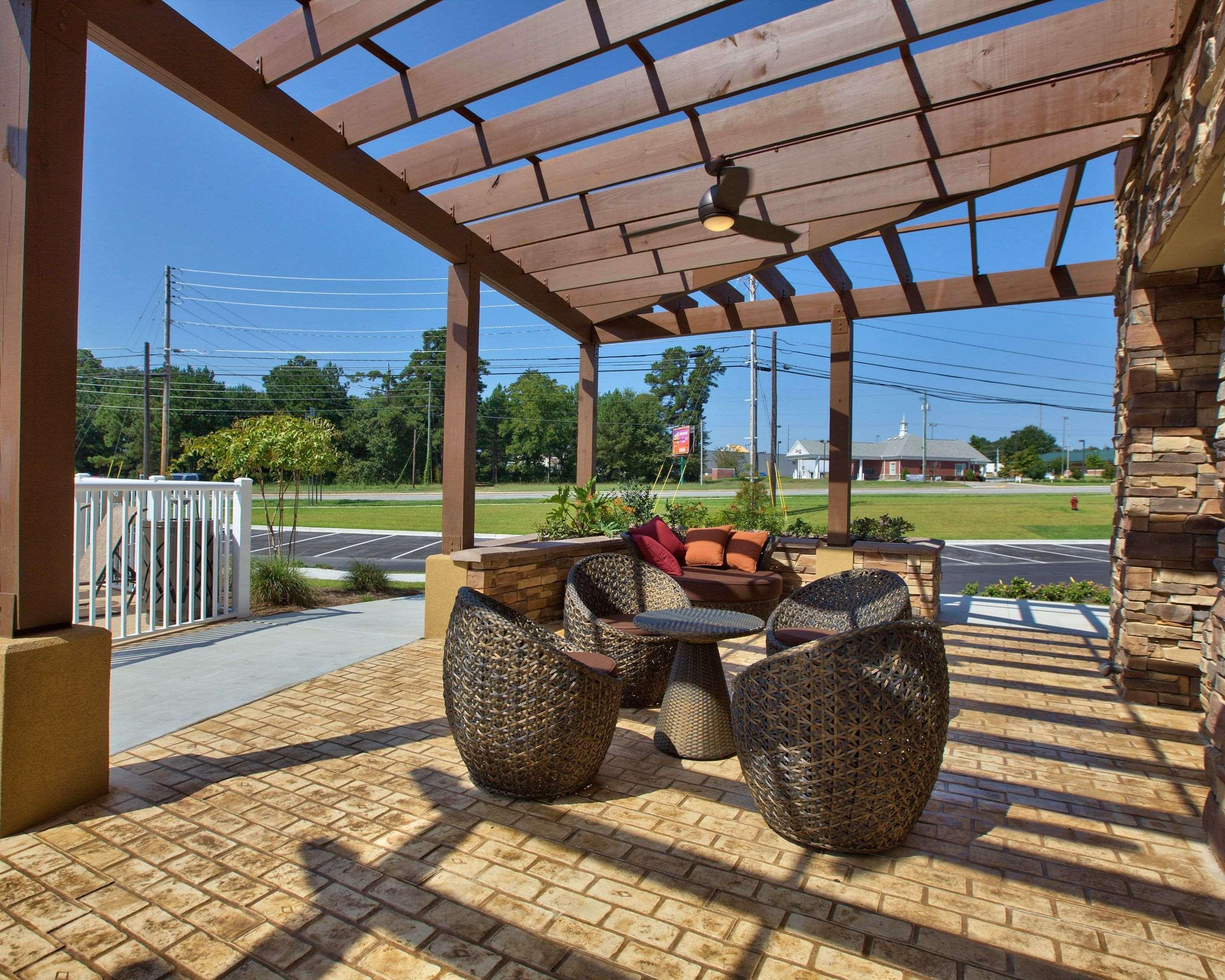 Comfort Inn & Suites Dothan East מראה חיצוני תמונה