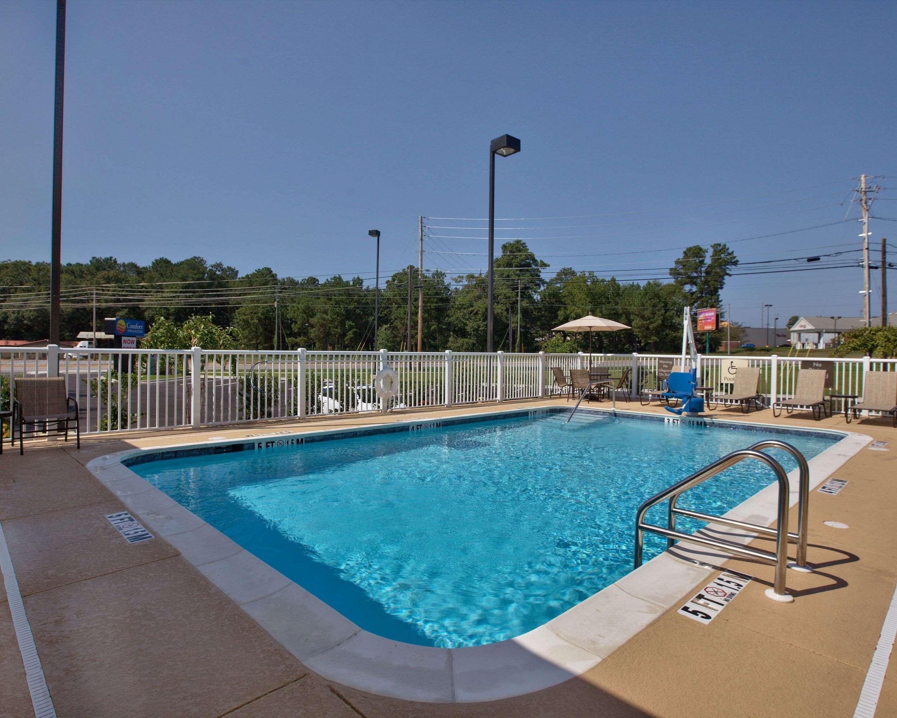 Comfort Inn & Suites Dothan East מראה חיצוני תמונה